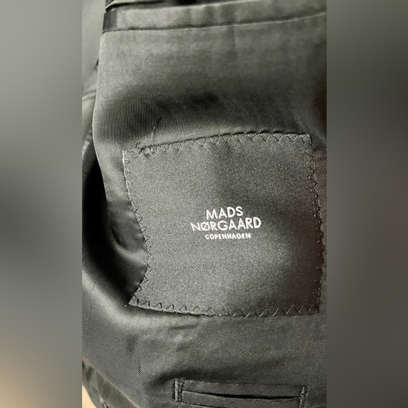 Pristine men’s midnight blue tuxedo by exclusive Danish designer Mads Nørgaard - Picture 3 of 8